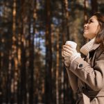 Zimní elegance: jak vybrat kabát, který lichotí postavě